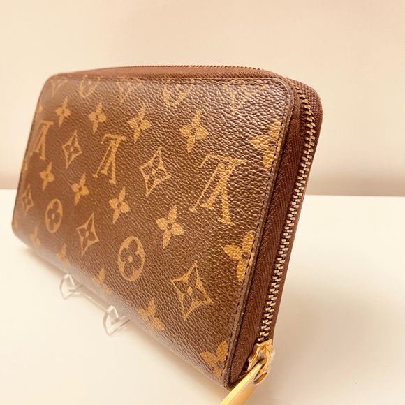 Louis Vuitton Classic Brown Monogram zippy Wallet - Picture 13 of 15